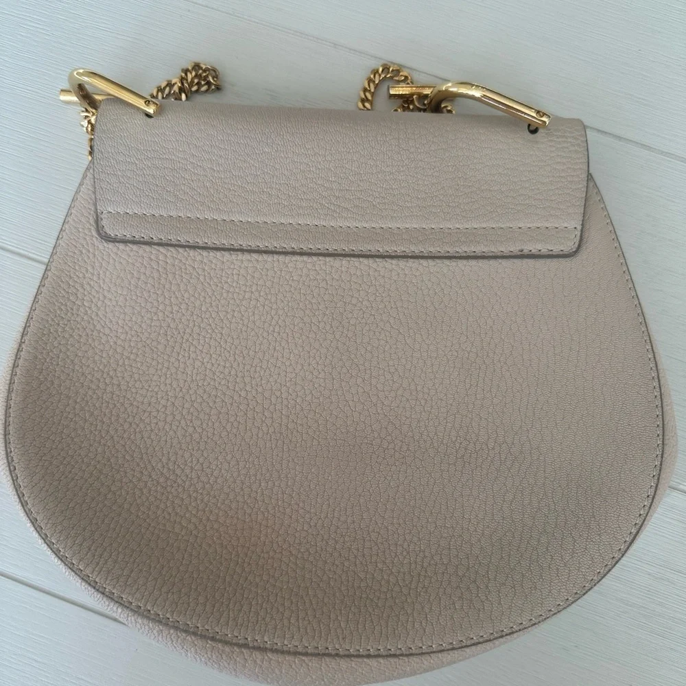 Chloe Beige Crossbody Bag with Gold Chain - Picture 3 of 8